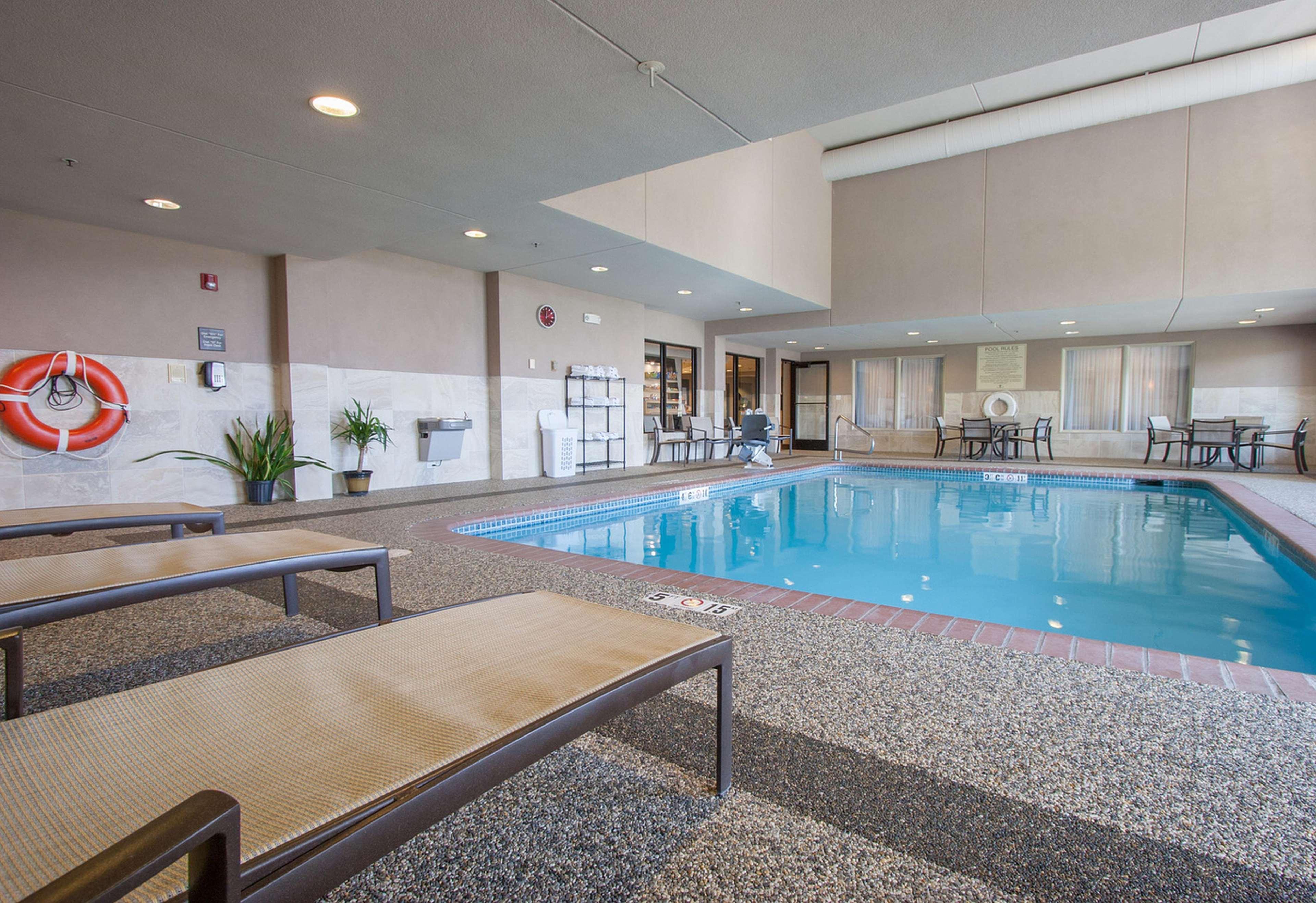 Hampton Inn - Грейт-Фолс Экстерьер фото