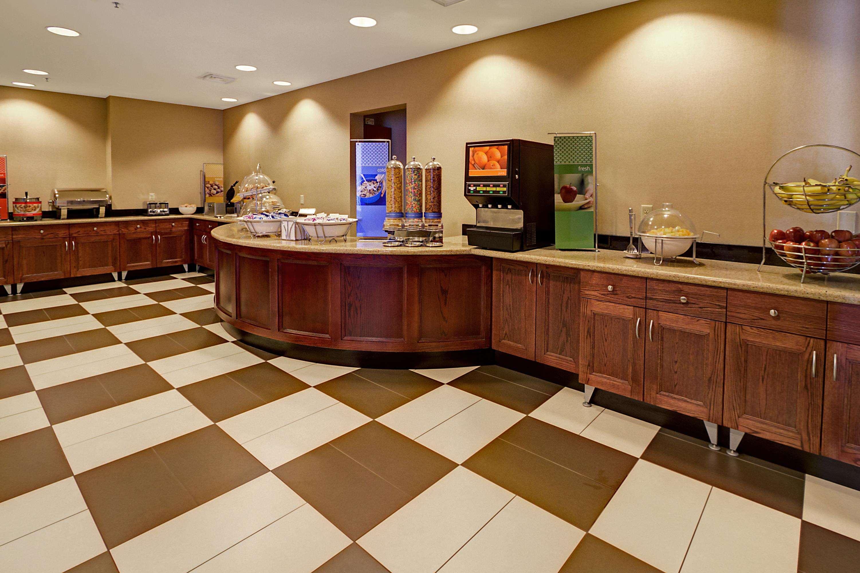 Hampton Inn - Грейт-Фолс Экстерьер фото