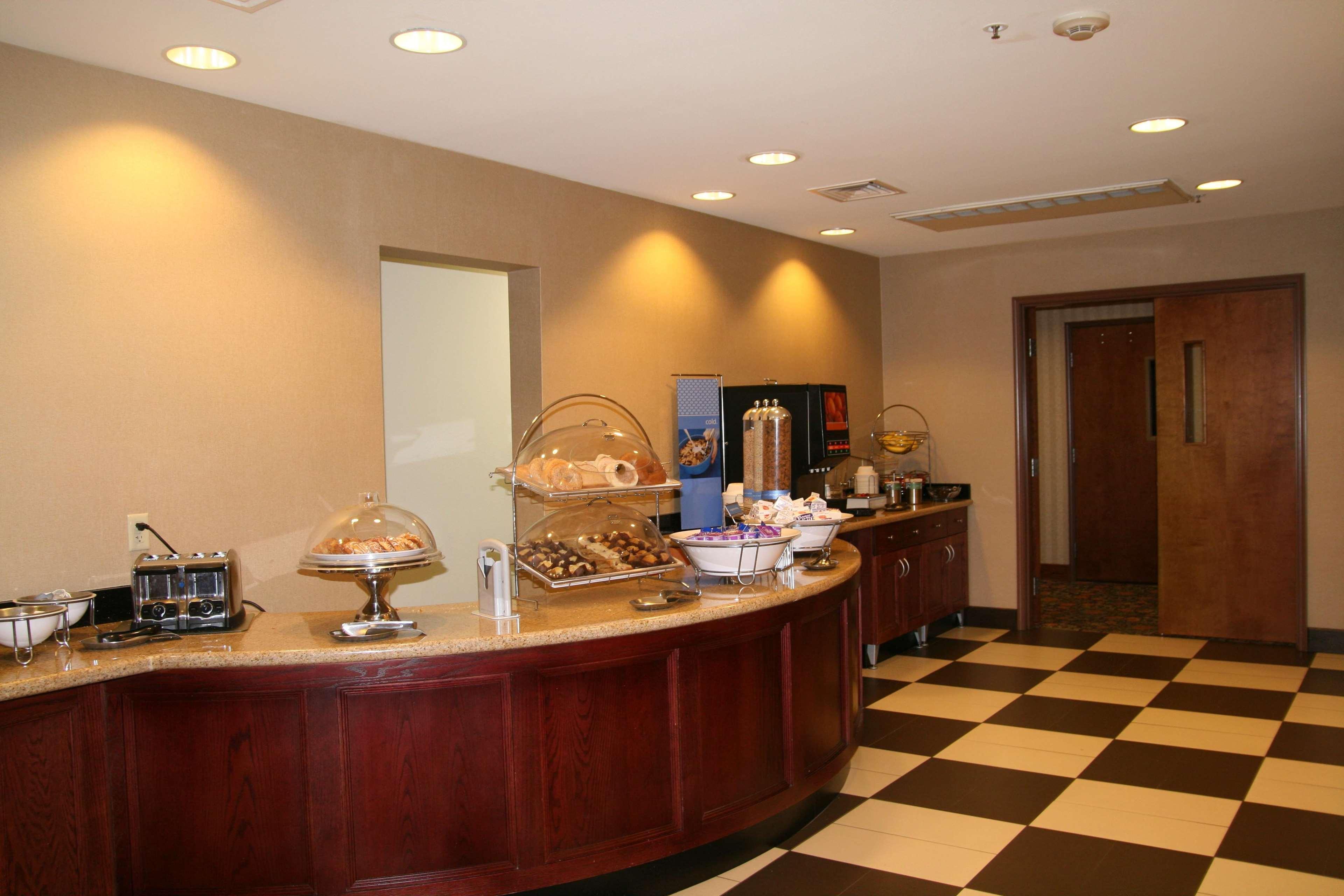 Hampton Inn - Грейт-Фолс Экстерьер фото