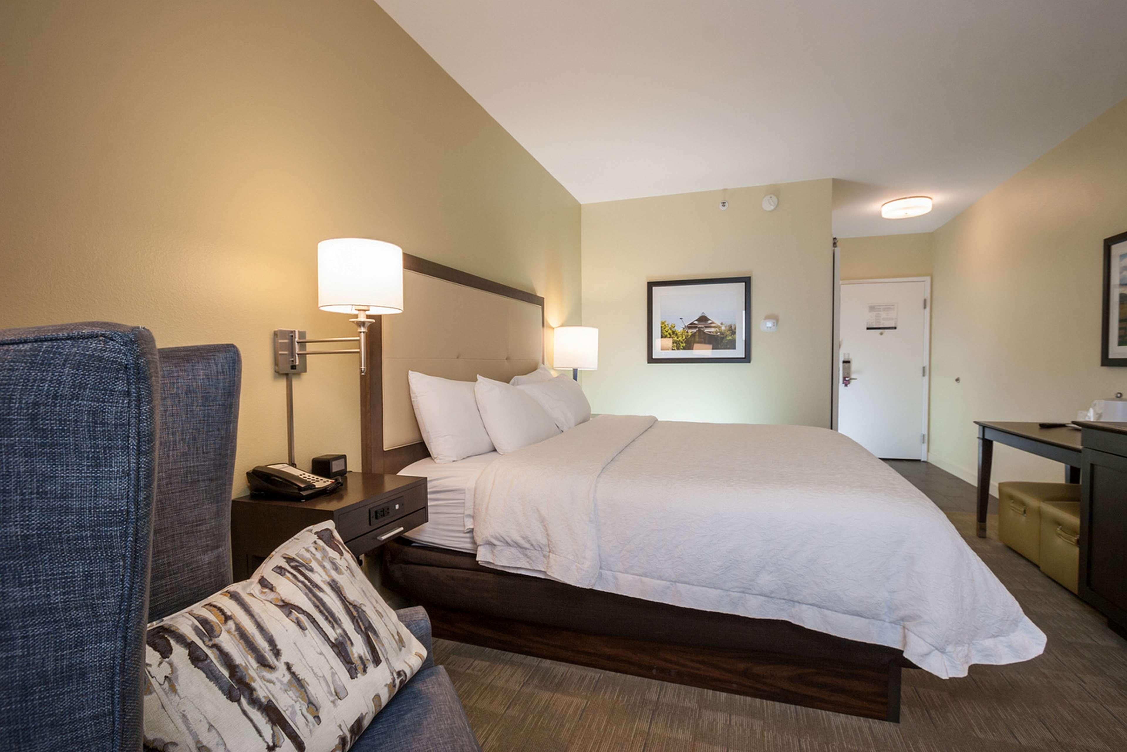 Hampton Inn - Грейт-Фолс Экстерьер фото