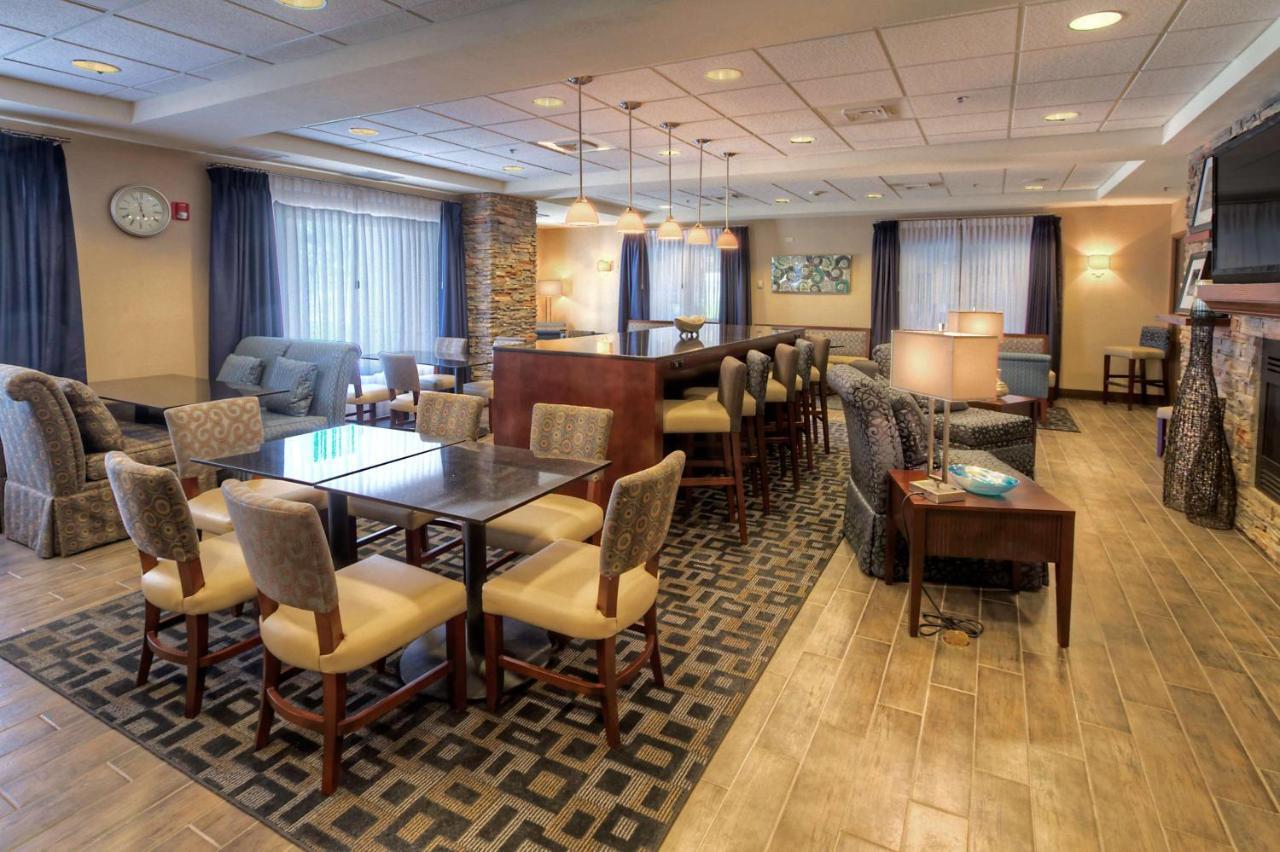 Hampton Inn - Грейт-Фолс Экстерьер фото