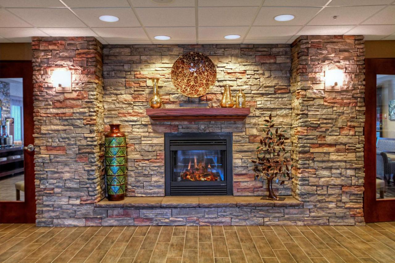 Hampton Inn - Грейт-Фолс Экстерьер фото